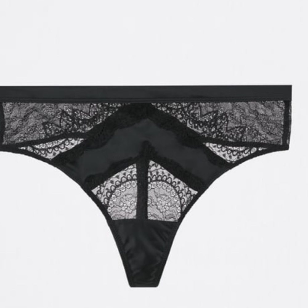 Culotte satinée avec dentelle